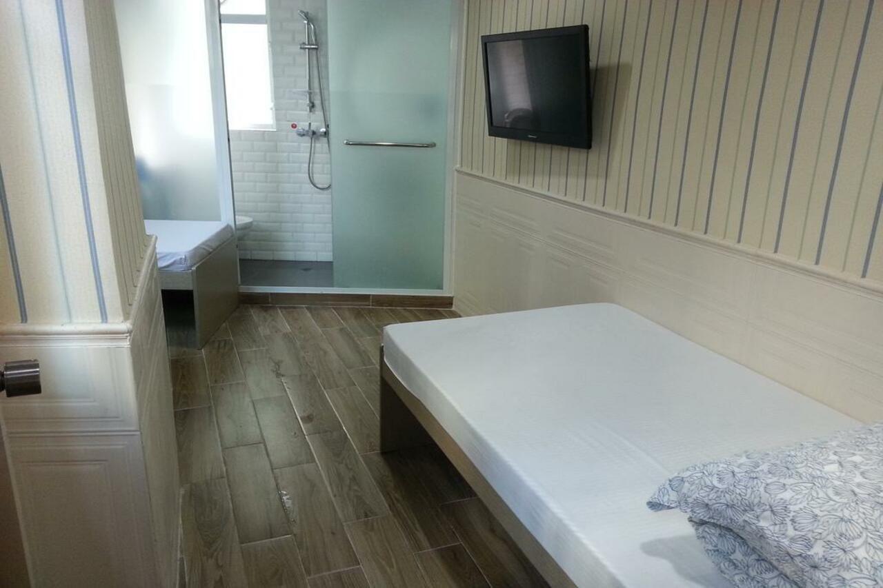 K & B Hostel Hong Kong Bagian luar foto