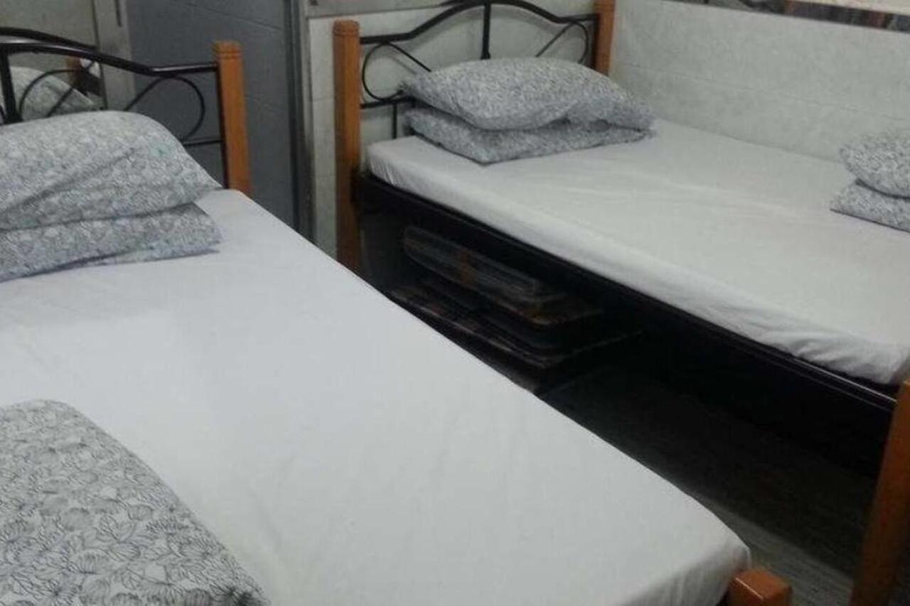 K & B Hostel Hong Kong Bagian luar foto
